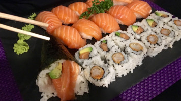 Le Duo Thaï & Sushi food