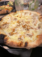 La Sicilienne Des Pizzas food