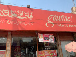 Gourmet Bakers And Sweets Kot Momin outside
