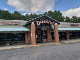 Dillons Restaurant And Sports Bar inside
