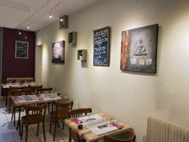 Cafe De La Cigaliere inside
