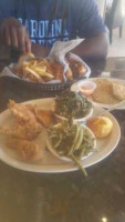 Gladys Knight Ron Winan #x27;s Chicken And Waffles food