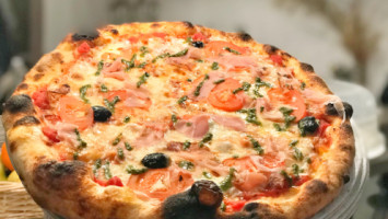Sorrentino Pizza food