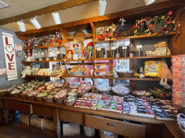 Reimer's Candies And Gifts inside