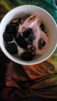 Bella's Frozen Yogurt food