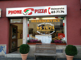 Phone Pizza outside