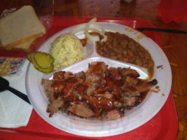 Willie's -b-que food