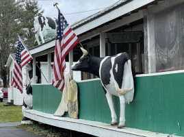 Big Moose Deli Country Store outside