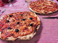 Pizzeria 8 Lanterne Blu food