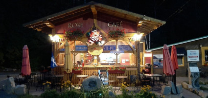 Rose Café inside