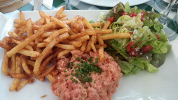 Le Bistrot des Halles food