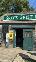 Gray's Daily Grind outside