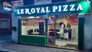 Le Royal Pizza inside