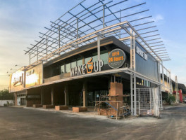 Wake Up Coffee ร้านกาแฟ ลำพูน คาเฟ่ ห้องประชุม outside