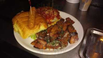 Beverly's Grill food
