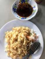 Moe Sat Tin food