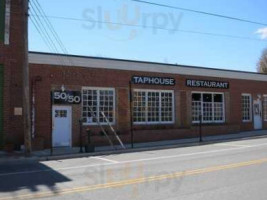 50/50 Taphouse outside