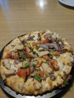 Round Table Pizza food