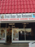 Broni Home Taste Africana Old Brothers outside