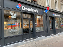 Domino's Pizza Loos outside