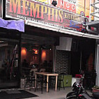 Memphis Kitchen inside