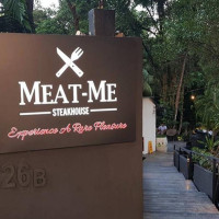 Meat-me Steakhouse food