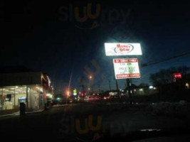 Honey Dew Donuts outside