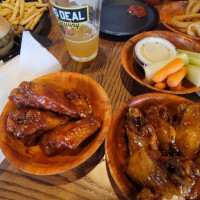 Duff's Famous Wings food