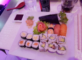 Allo Sushi food