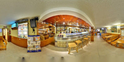 Bar-restaurante La Estrella inside