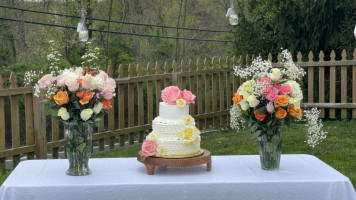 Alondra's Bakery Kennett Square inside