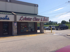 Lobster Claw Deli outside