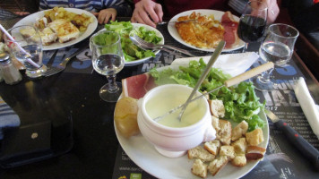 Cafe Le Petit Paris food