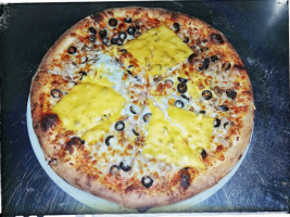 Pizza Rif food