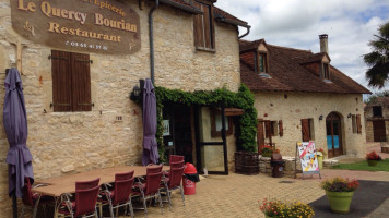 le Quercy Bourian outside