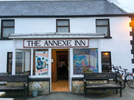 The Annexe Inn outside