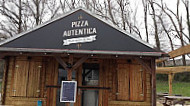Pizza Autentica outside