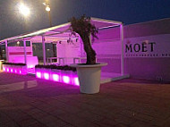 Moet Terraza outside