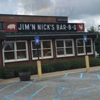 Jim 'n Nick 's outside