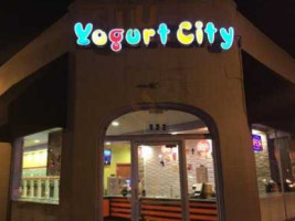 Yogurt City outside