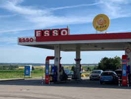 Esso Pizza 63 outside