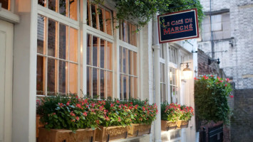 Le Cafe Du Marche outside