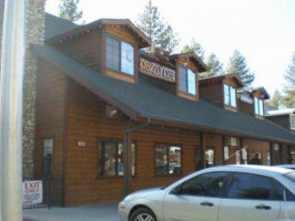 Grizzly Cafe outside