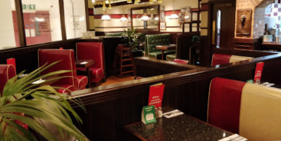 Frankie And Benny's Victoria Place inside