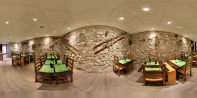 La Rotisserie du Thiou inside
