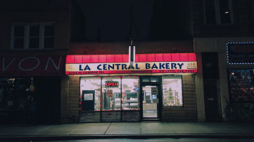 La Central Bakery outside