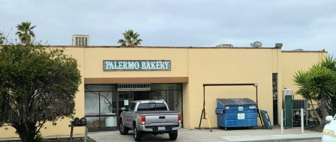 Palermo Bakery outside