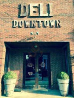 Doug's Deli Downtown outside