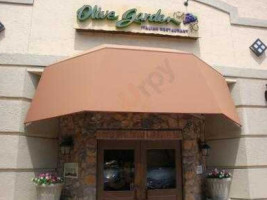 Olive Garden Italian outside