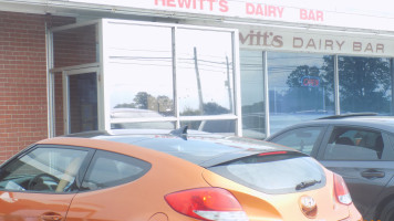 Hewitts Dairy Bar outside